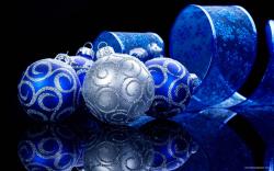 Красивые голубые шары и лента