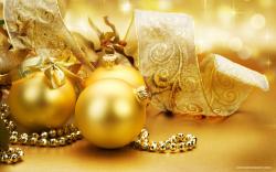 Золотые рождественские украшения